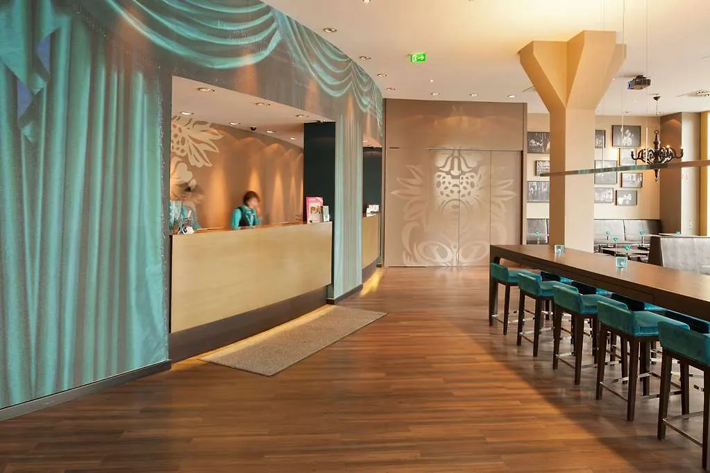 Motel One Berlin Ku'Damm 3*,